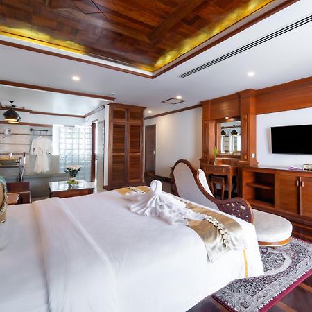 The Night Hotel Siem Reap Extérieur photo